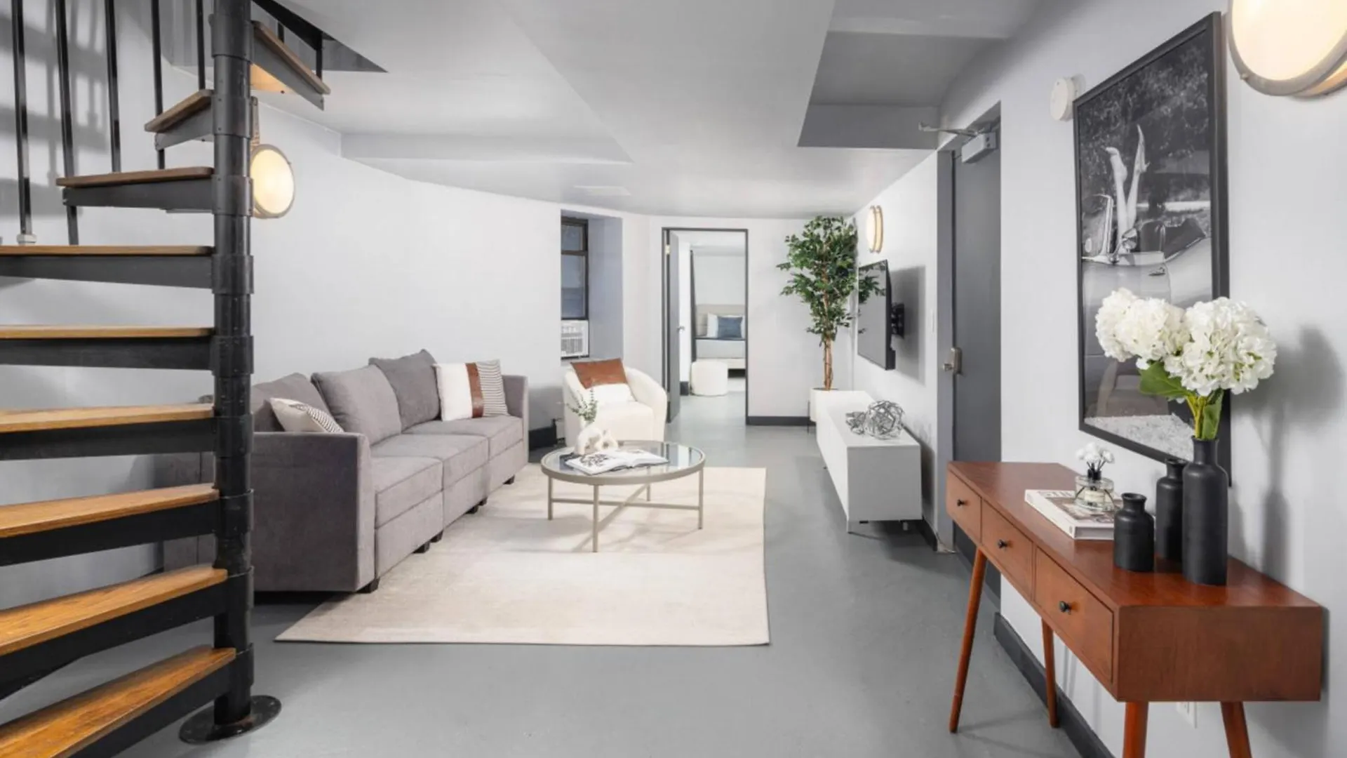 Spacious 4Bd With Backyard In Manhattan location